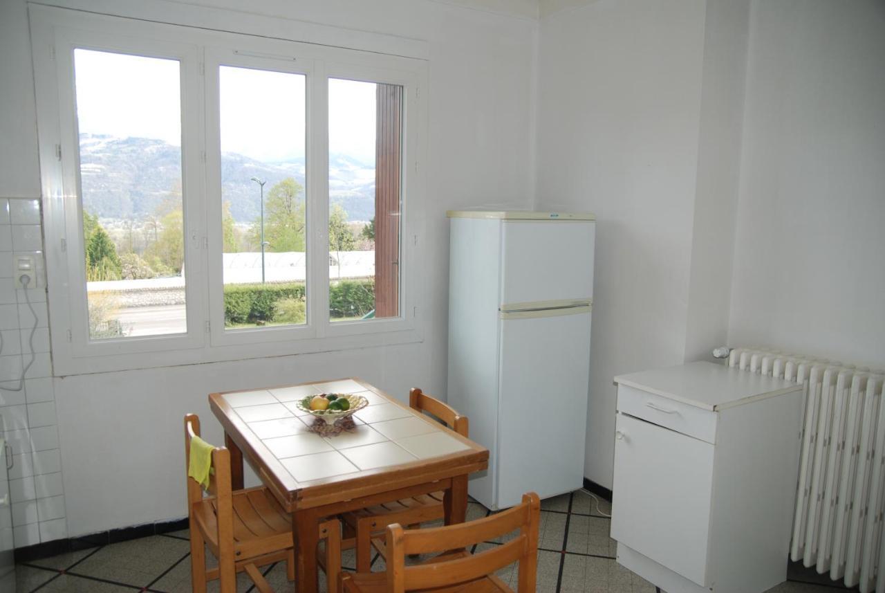 Spacious Home At The Heart Of Saint Ismier Екстериор снимка